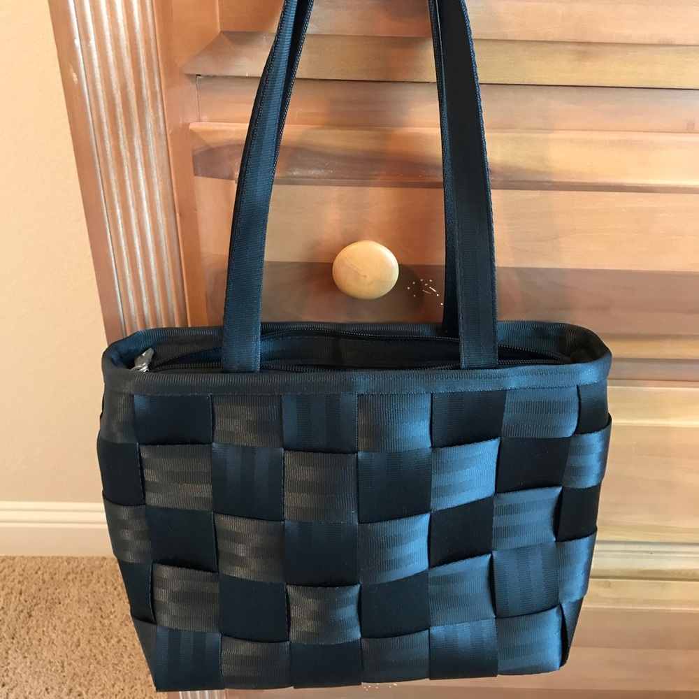 Harvey’s seat belt bag